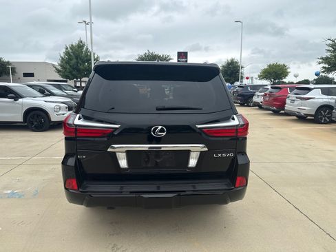 Used 2016 Lexus LX 570 4WD w/ Luxury Package image 4