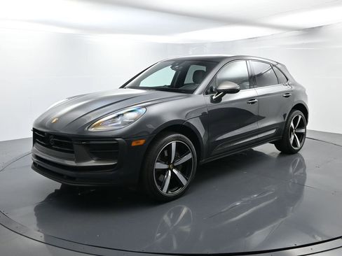 Certified 2024 Porsche Macan Turbo image 1