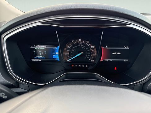 Used 2017 Ford Fusion SE w/ Fusion SE Technology Package image 24