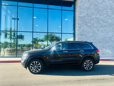 Used 2017 Jeep Grand Cherokee Overland AWD/4WD image 14