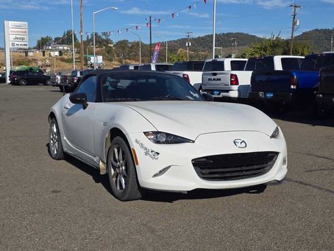 Used 2017 MAZDA MX-5 Miata Sport RWD image 4
