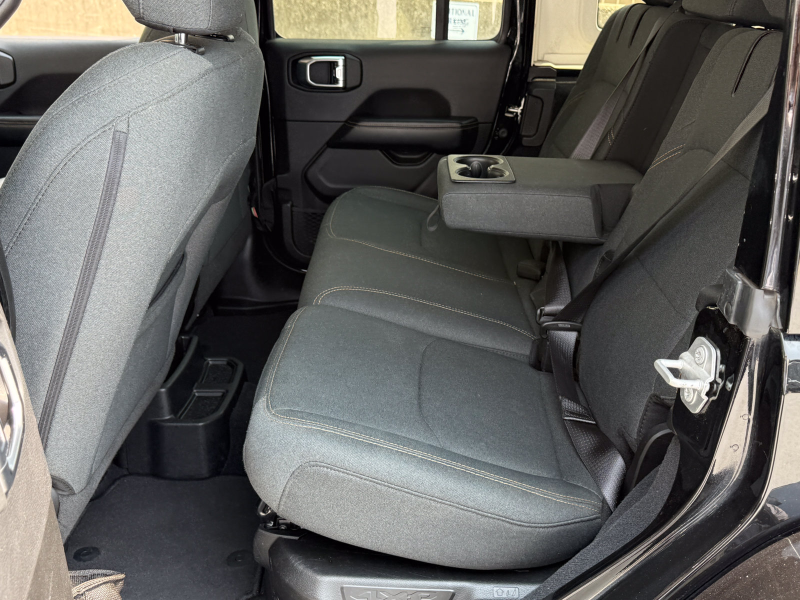Used 2024 Jeep Wrangler Unlimited Sahara AWD/4WD image 19