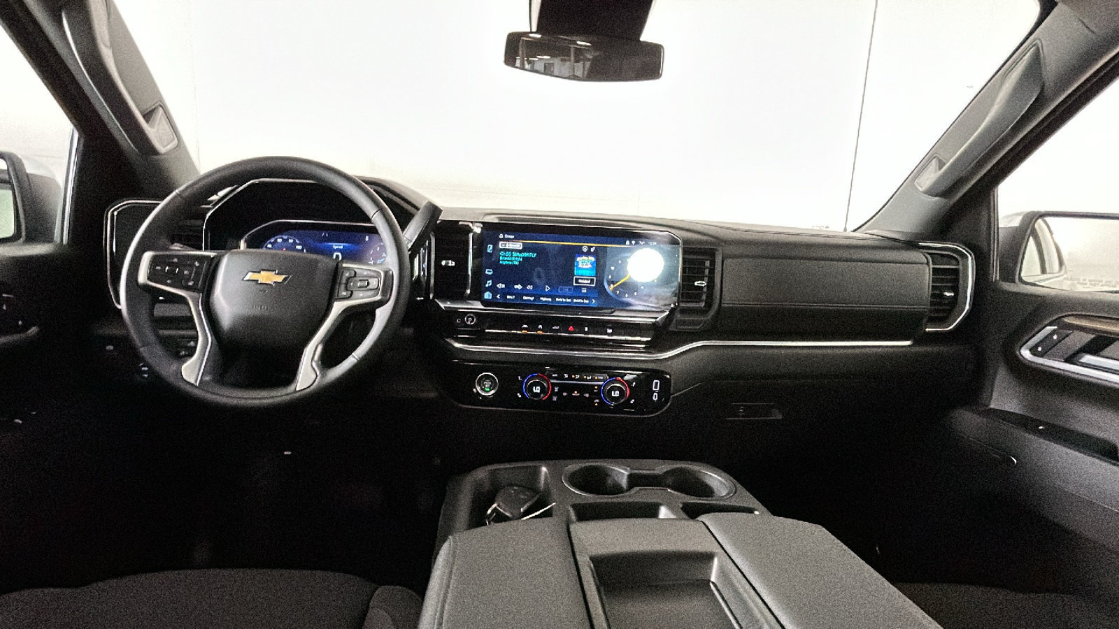 Used 2024 Chevrolet Silverado 1500 LT AWD/4WD image 31