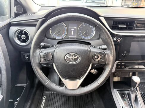 Used 2018 Toyota Corolla SE FWD image 16