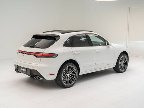 Certified 2026 Porsche Macan AWD/4WD image 9