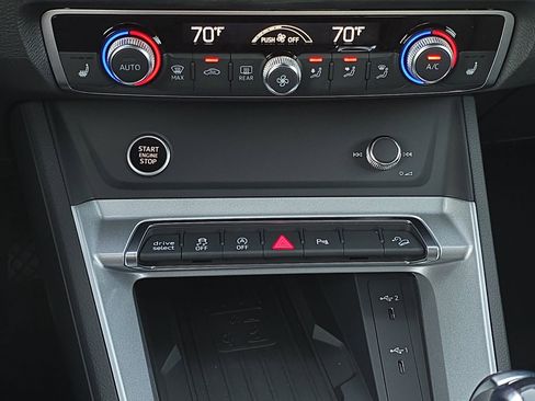 New 2025 Audi Q3 2.0T Premium image 22