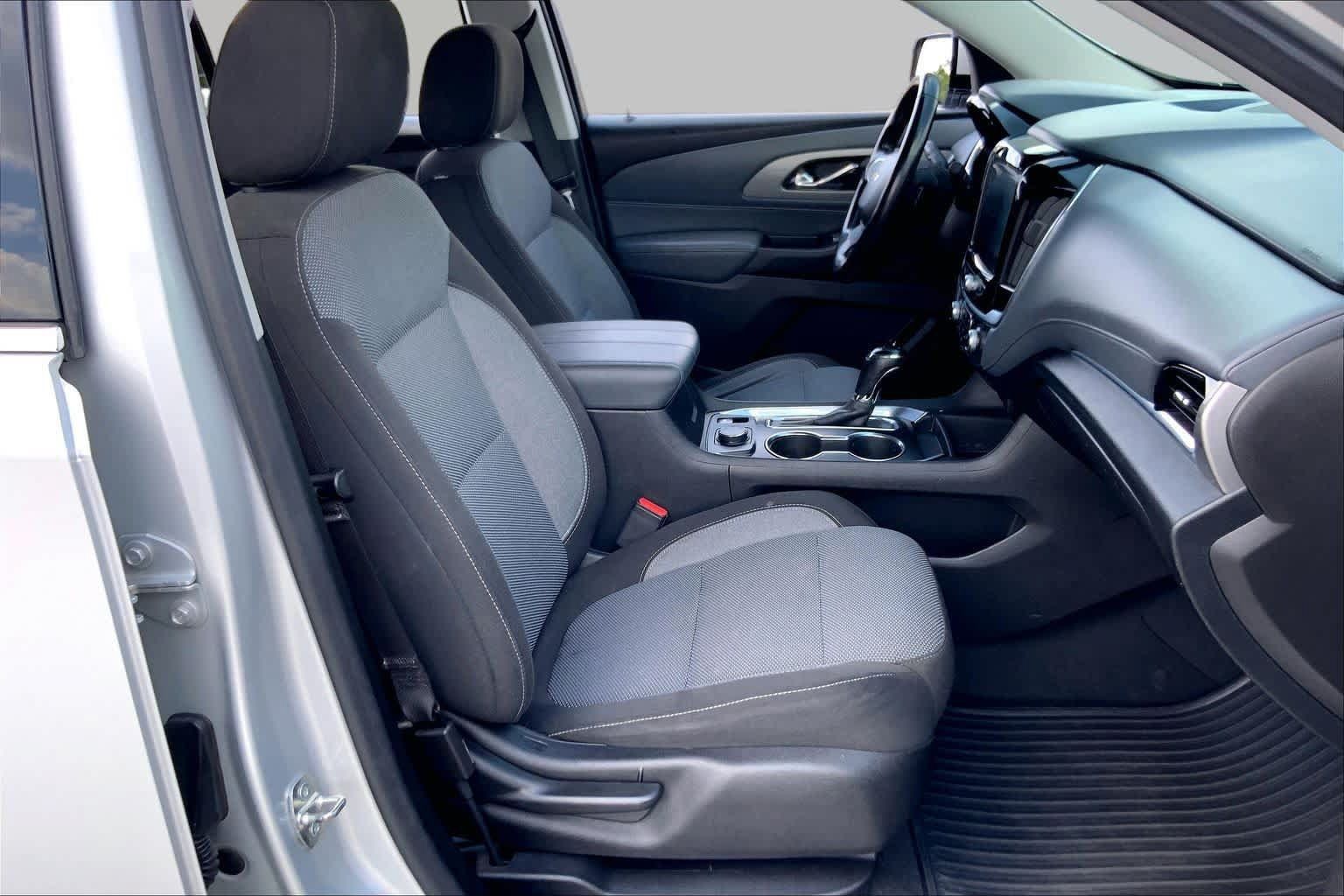 Used 2019 Chevrolet Traverse LT FWD image 9
