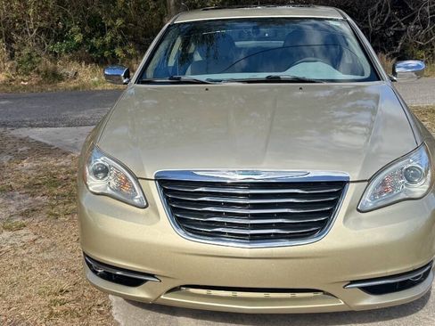 Used 2011 Chrysler 200 Limited FWD image 9