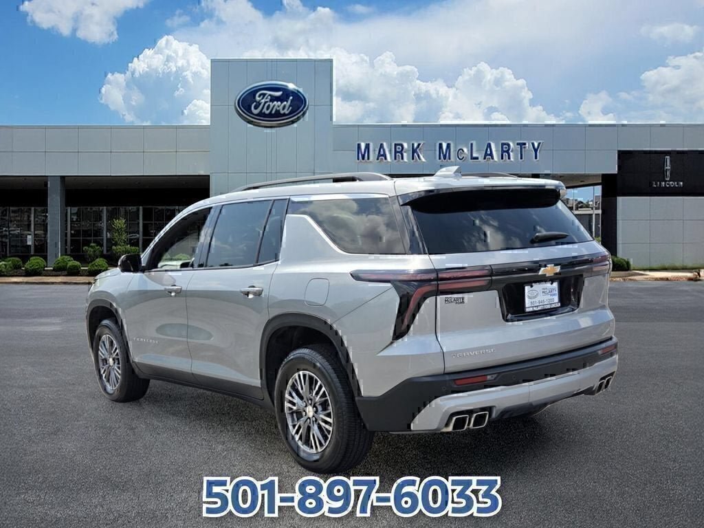 Used 2024 Chevrolet Traverse LT FWD image 3