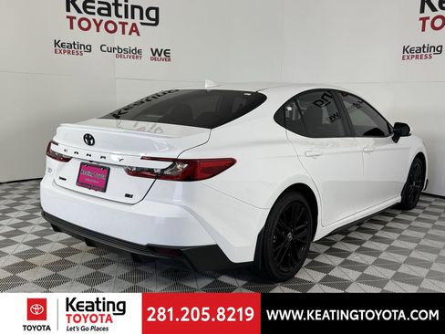 Used 2026 Toyota Camry SE FWD image 13