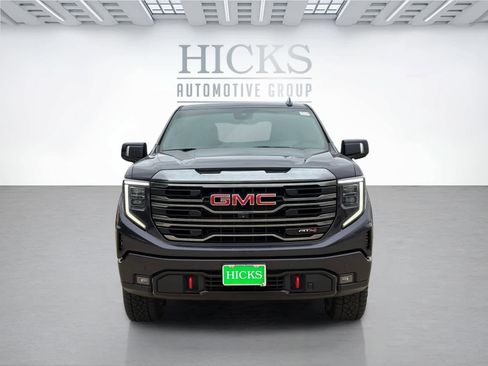 Used 2022 GMC Sierra 1500 AT4 w/ Technology Package AWD/4WD image 2
