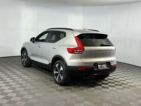 Used 2024 Volvo XC40 B5 Plus image 10