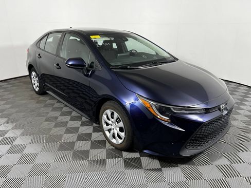 Used 2025 Toyota Corolla LE FWD image 3