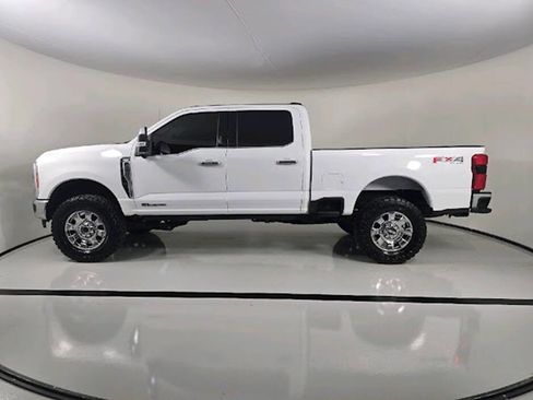 Used 2023 Ford F250 Lariat w/ Chrome Package image 4