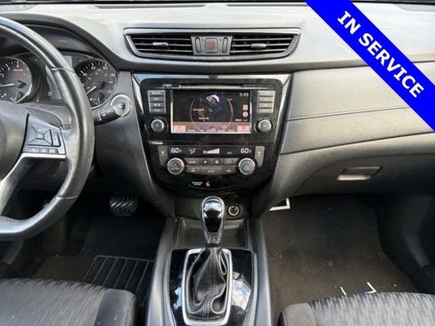Used 2018 Nissan Rogue SV w/ Premium Package FWD image 13