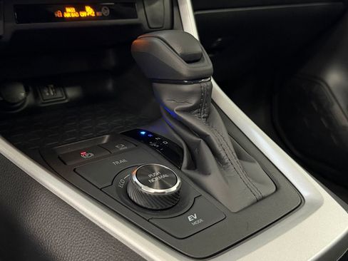 Used 2025 Toyota RAV4 LE image 28