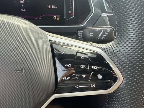 Used 2022 Volkswagen Tiguan SEL R-Line image 32