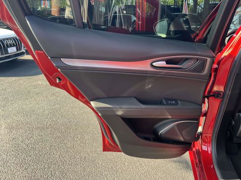 Used 2023 Alfa Romeo Stelvio Veloce image 15