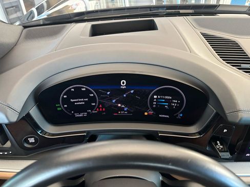 Used 2024 Porsche Cayenne Coupe AWD/4WD image 17