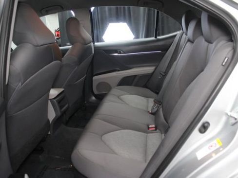 Used 2018 Toyota Camry LE FWD image 21