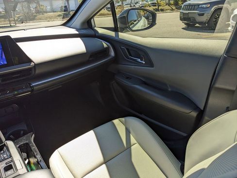 Used 2023 Toyota Prius XLE image 15