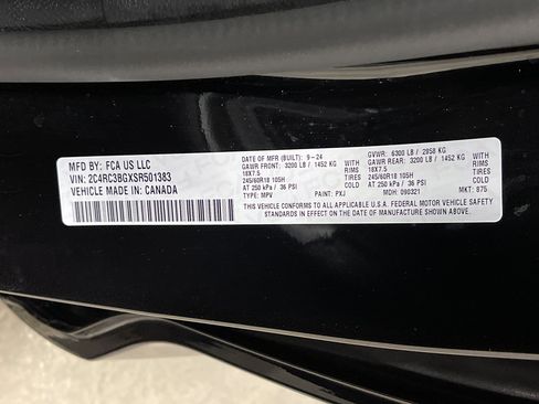 Used 2025 Chrysler Pacifica Select image 28