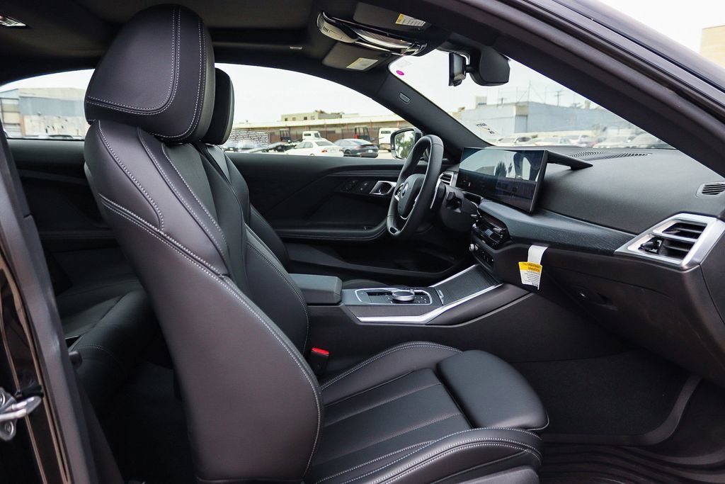 Used 2025 BMW 230i Coupe w/ Premium Package RWD image 17