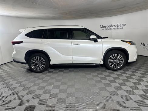 Used 2021 Toyota Highlander Platinum image 8