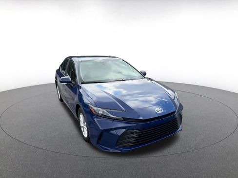 Used 2025 Toyota Camry LE image 5