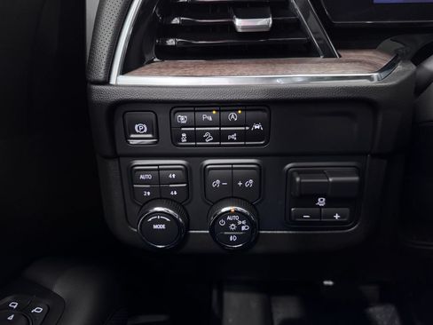 Certified 2025 Chevrolet Tahoe High Country w/ Sun And Tow Package AWD/4WD image 30