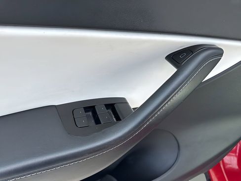 Used 2021 Tesla Model Y Long Range image 29