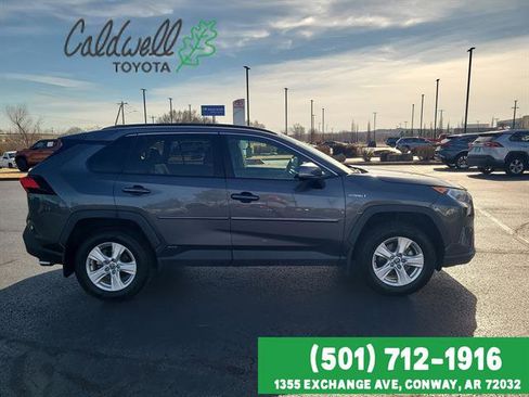 Used 2021 Toyota RAV4 XLE w/ Convenience Package image 4