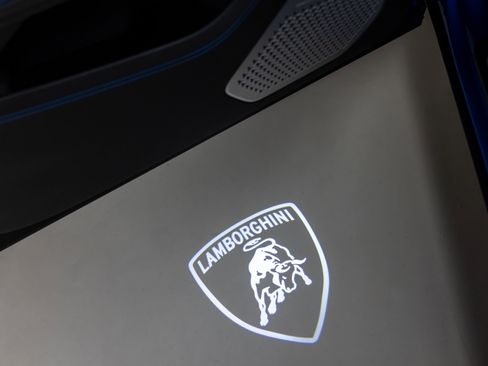 Used 2019 Lamborghini Urus image 45