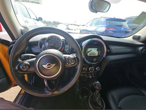 Used 2017 MINI Cooper 4-Door Hardtop image 18