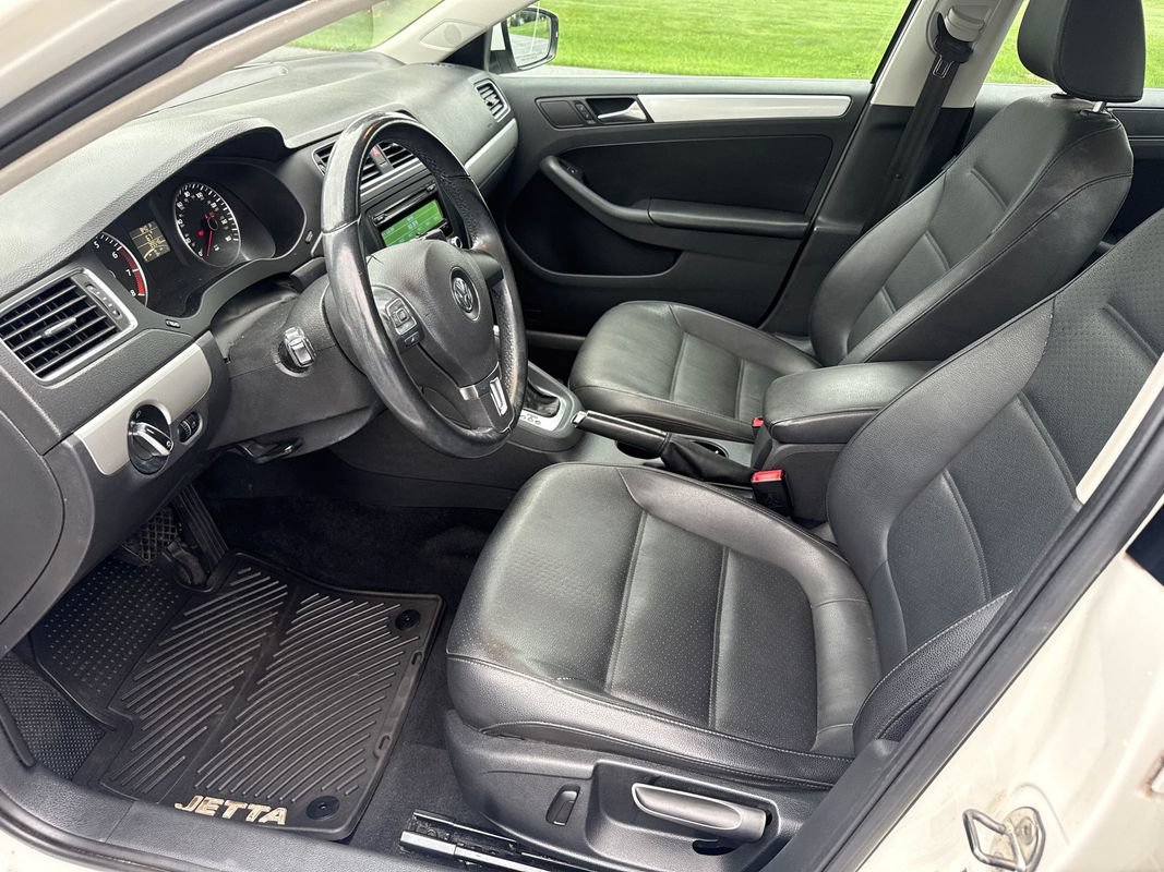 Used 2013 Volkswagen Jetta SE FWD image 10