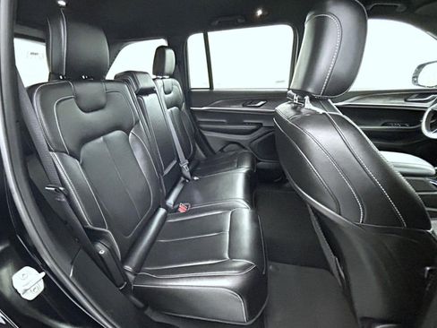 Certified 2024 Jeep Grand Cherokee Limited image 18