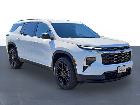 New 2026 Chevrolet Traverse LT w/ Driver Confidence Package image 3