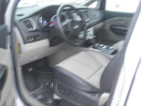 Used 2020 Kia Sedona EX image 16