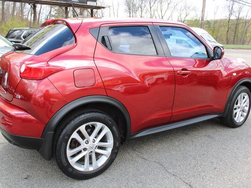 Used 2011 Nissan Juke SV w/ Interior Illumination Pkg image 7