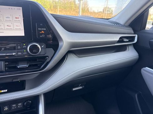 Used 2023 Toyota Highlander XLE image 13