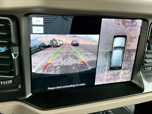 Used 2023 Ford Bronco Wildtrak image 28