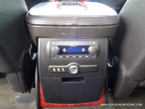 Used 2012 Cadillac Escalade Luxury image 19