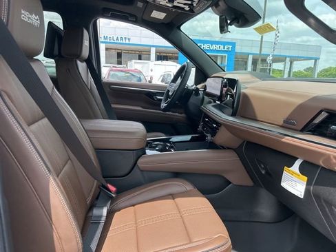 New 2026 Chevrolet Suburban High Country AWD/4WD image 35