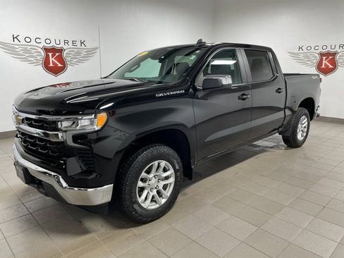 Used 2023 Chevrolet Silverado 1500 LT AWD/4WD image 3