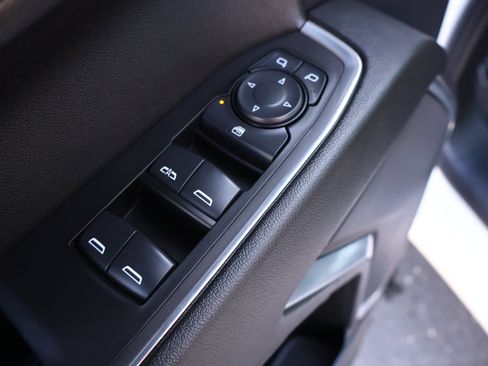 Used 2025 Chevrolet Silverado 1500 LT image 8