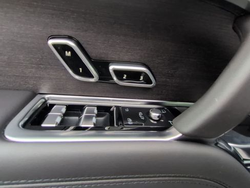 New 2026 Land Rover Range Rover Long Wheelbase Autobiography image 17