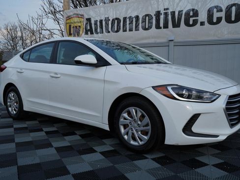 Used 2018 Hyundai Elantra SE FWD image 3