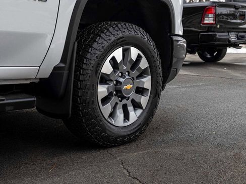 Used 2024 Chevrolet Silverado 2500 Custom w/ Custom Value Package image 10