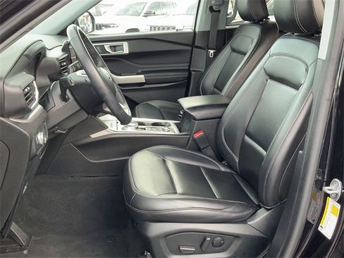 Used 2022 Ford Explorer XLT w/ Equipment Group 202A image 14