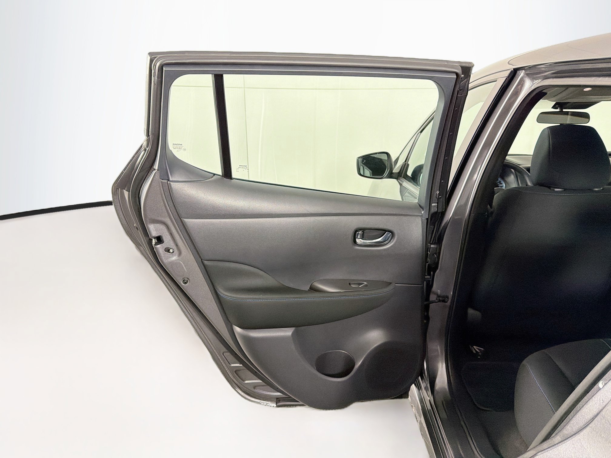 Used 2025 Nissan Leaf S FWD image 25